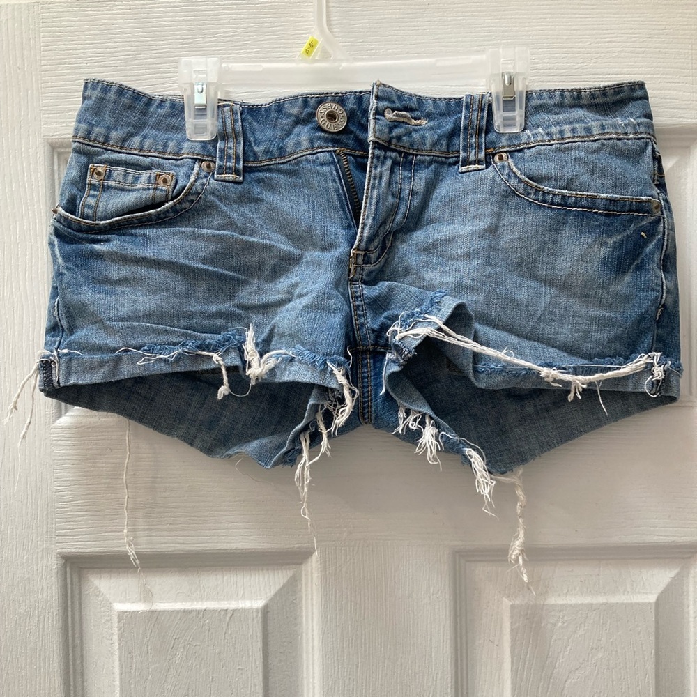 Guess Jean Shorts
Size: 29